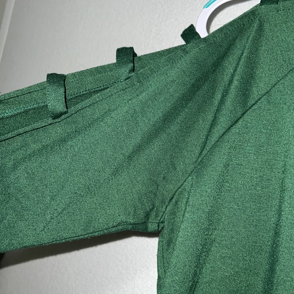 Rich Forest Green Cold Shoulder Sweater Sweatshirt Juniors Size Large (11-13) - Picture 3 of 9